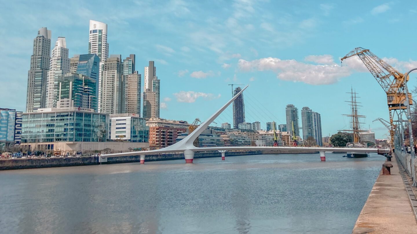 12 CONSEJOS para VIAJAR a BUENOS AIRES por PRIMERA VEZ | Tips que debes saber