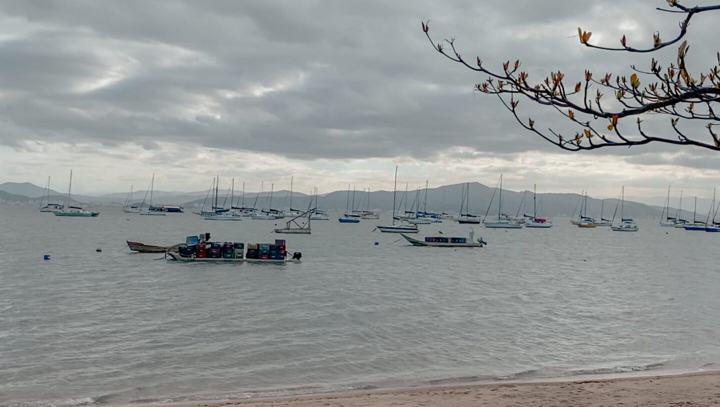vista del muelle y casas coloniales de santo antonio de lisboa florianopolis