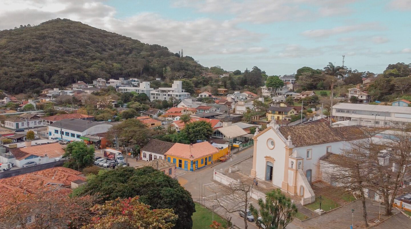 vista del muelle y casas coloniales de santo antonio de lisboa florianopolis