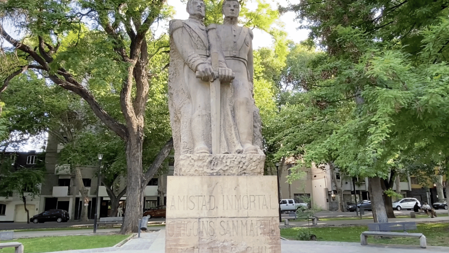 plaza chile mendoza monumento hermandad san martin y o'higgins